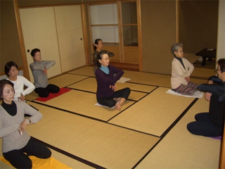 1029aromayoga2.jpg