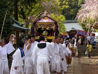 izusan-reitaisai1_20140412080543af3.jpg