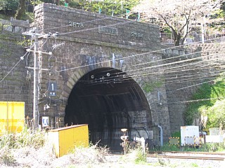 tanna-tunnel1_20120406082151.jpg